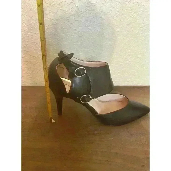 Andiamo Womens Black‎ Leather sz 7.5 Two Buckle Stiletto Heels - Picture 2 of 11